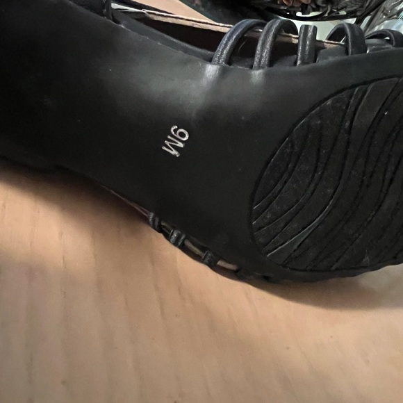 MPO.  Black Slingback Princess Heels no buckles! 9M. New w/o tags. Versatile - Picture 7 of 12